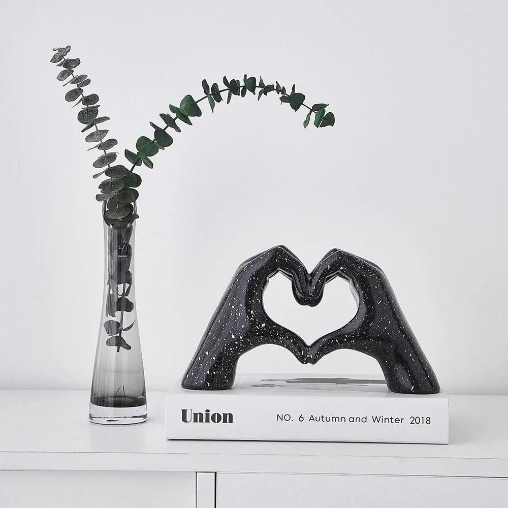 Nordic Creative Heart Gesture Sculpture Resin Abstract Hand Love Statue Figurines Wedding Home Living Room Desktop Decoration