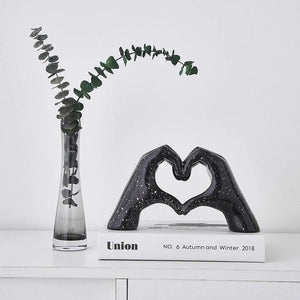 Nordic Creative Heart Gesture Sculpture Resin Abstract Hand Love Statue Figurines Wedding Home Living Room Desktop Decoration